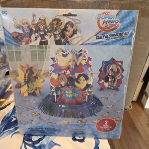 DC Super Hero Girls Table Decorating Kit